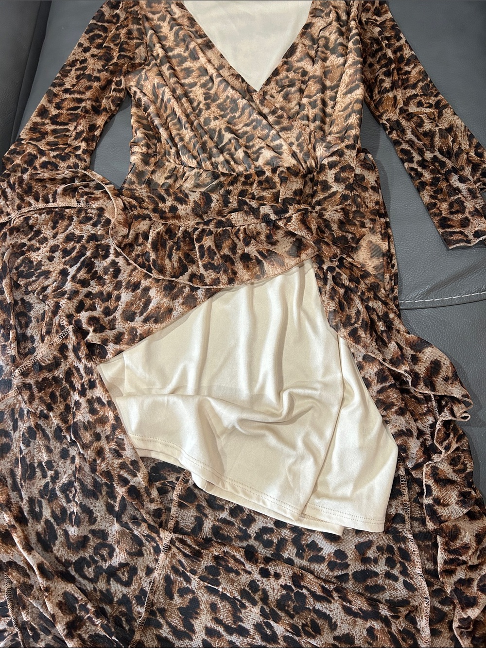 Kenedik Brown Leopard Print Faux Wrap Dress Sz S NWOT - Picture 4 of 5